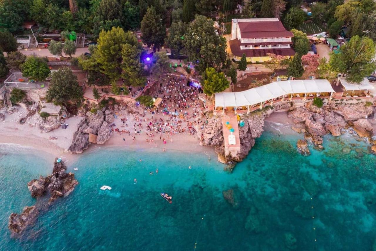 Hôtel Queen Vasilika à Dhërmi Extérieur photo