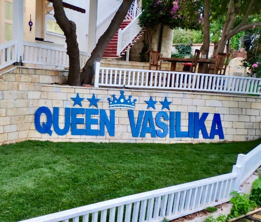 Hôtel Queen Vasilika à Dhërmi Extérieur photo